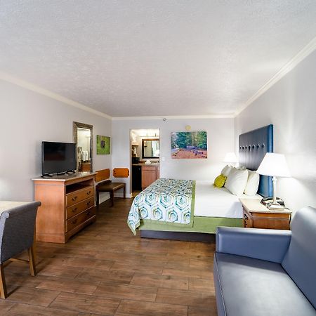 Accommodation By Willow Brook Lodge พิเจนฟอร์จ ภายนอก รูปภาพ